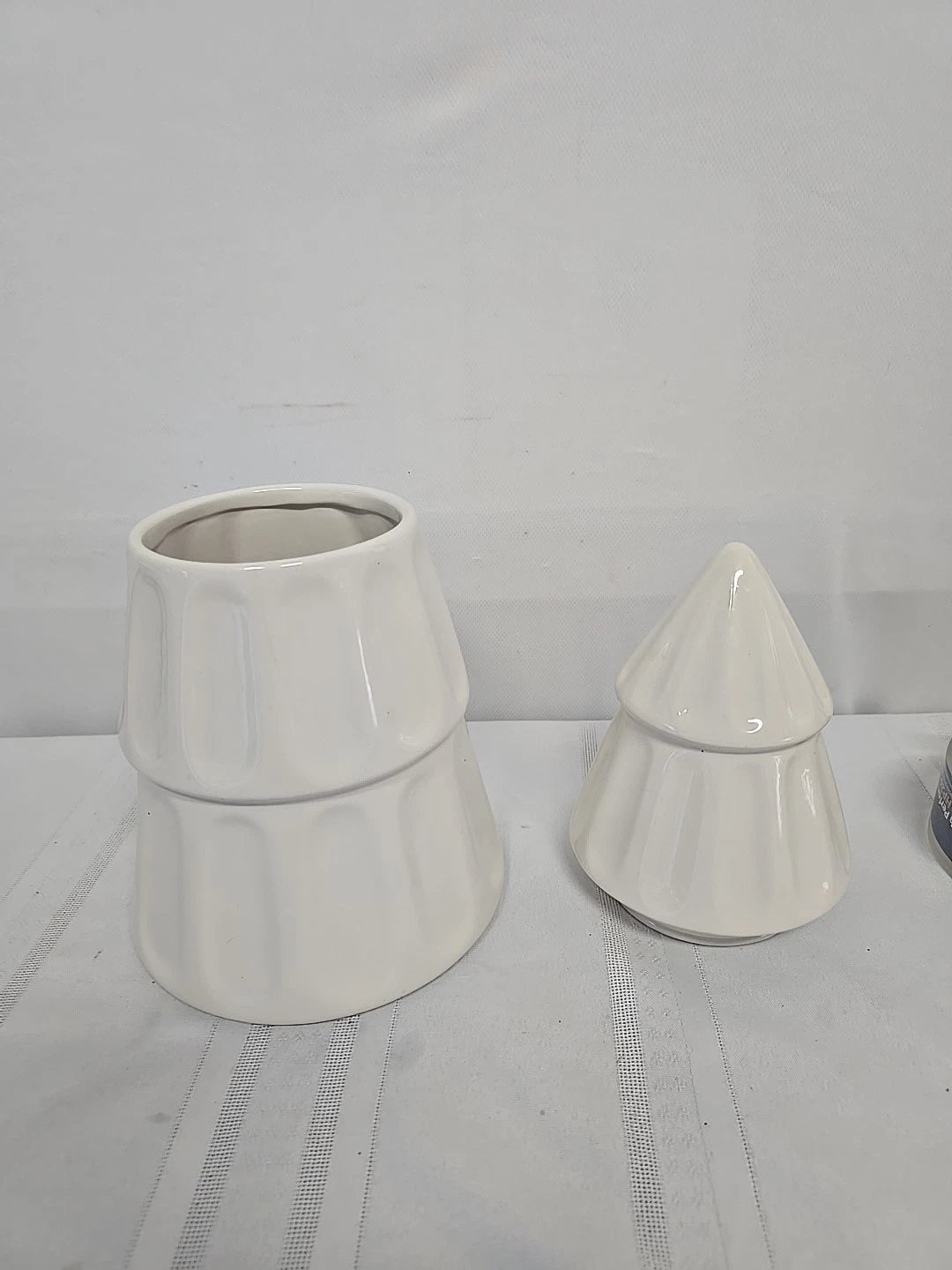 DesignPac Winter White Christmas Tree Cookie Jar Canister 15 Ounce Holiday