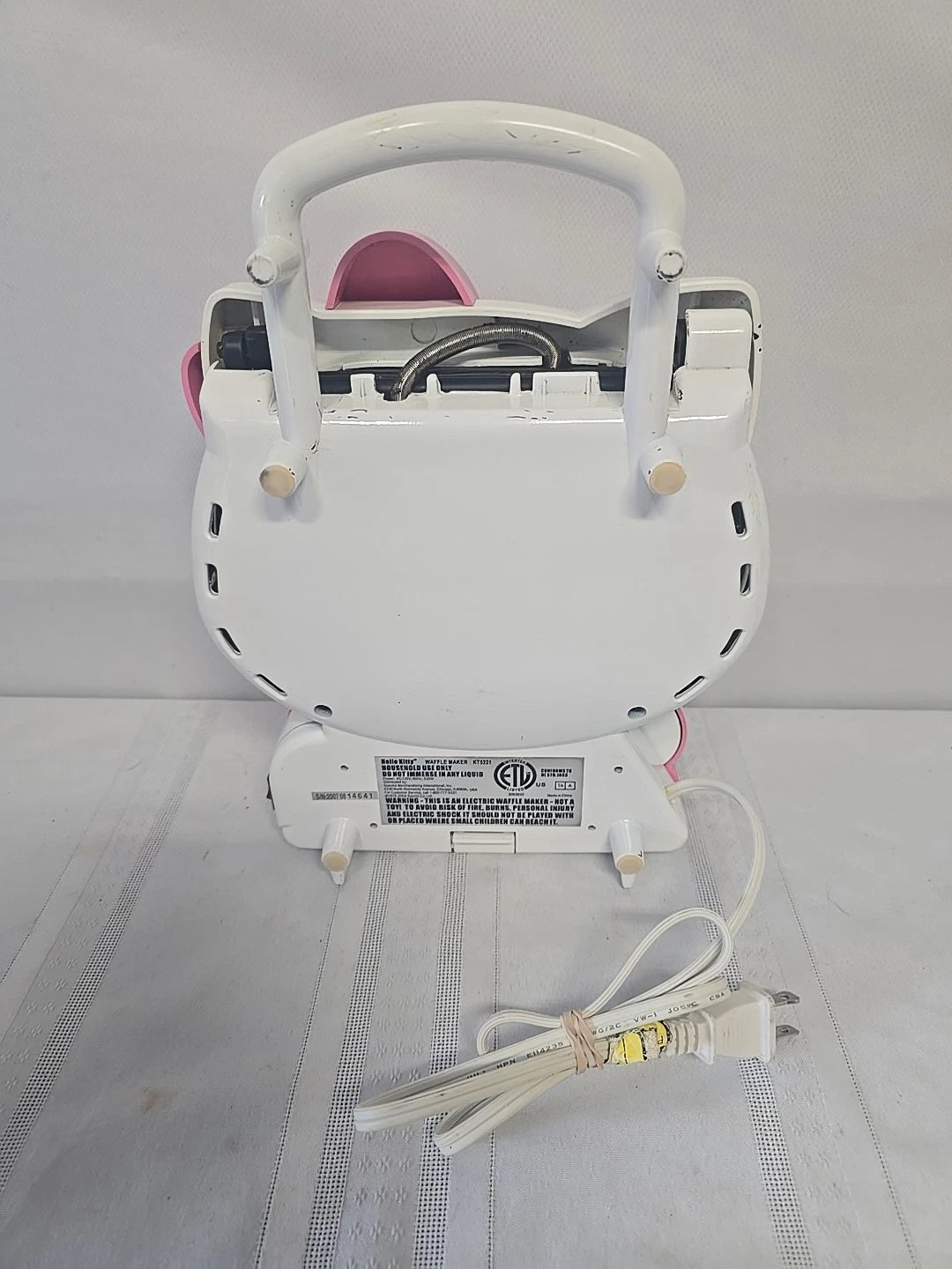 Hello Kitty Waffle Maker 2006 KT5221 Pink White 4 Mini Character Waffles Works